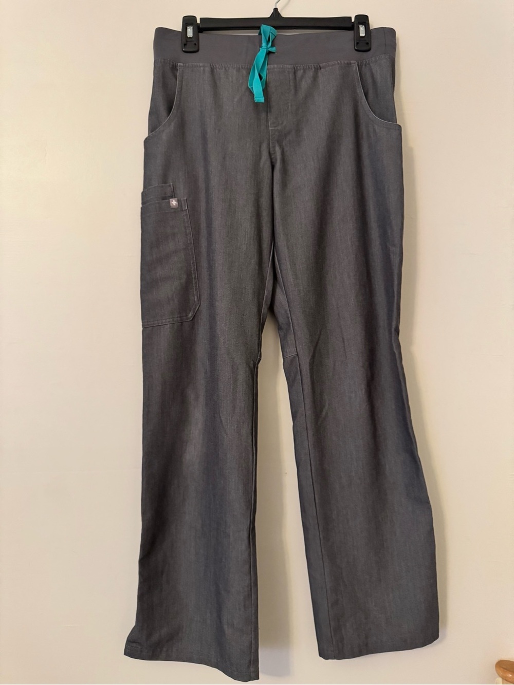 Figs Kade scrubs Gray with Teal Drawstring